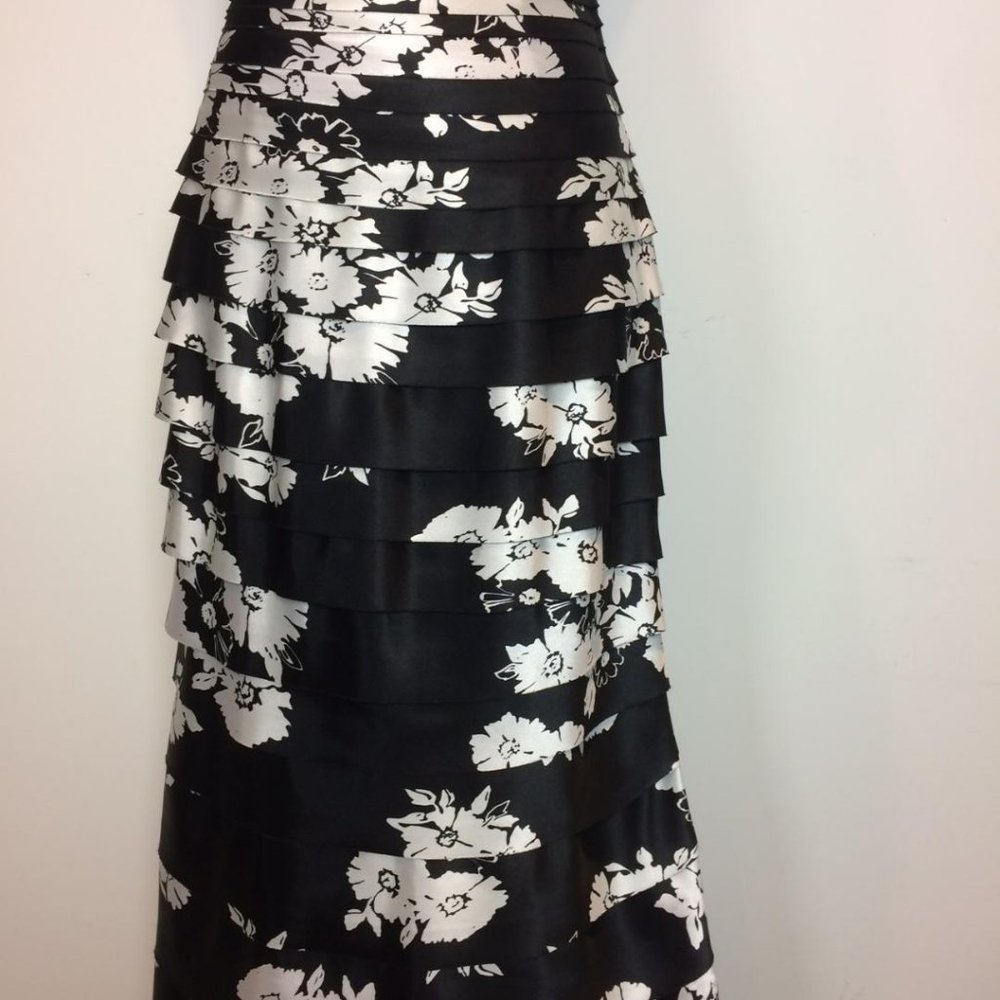 JS Collections Black and White Gown - Picture 4 of 9